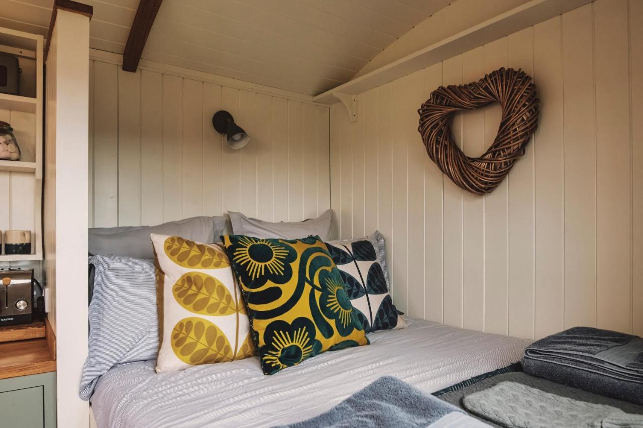 Luxury Shepherd'S Hut On Flower Farm With Outdoor Bath In Mid Cornwall Truro Buitenkant foto