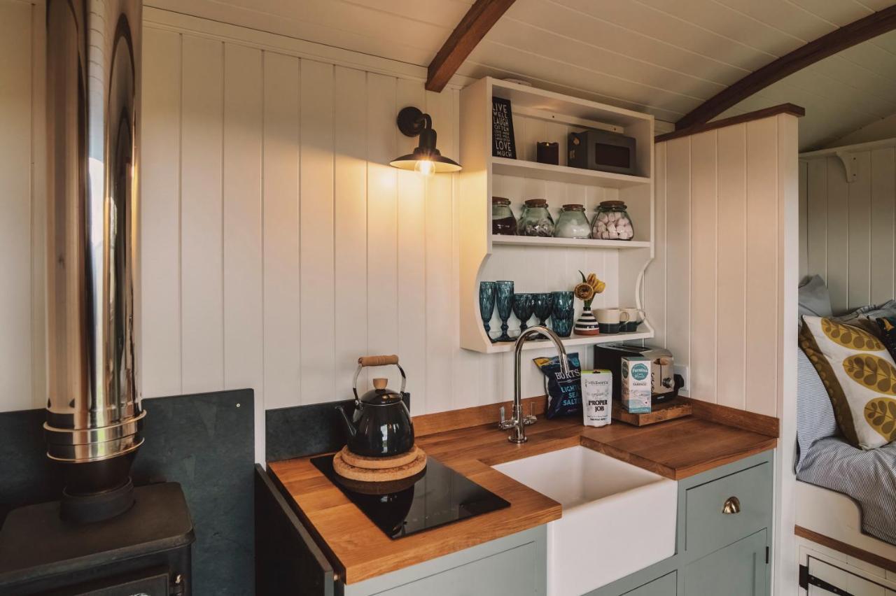 Luxury Shepherd'S Hut On Flower Farm With Outdoor Bath In Mid Cornwall Truro Buitenkant foto