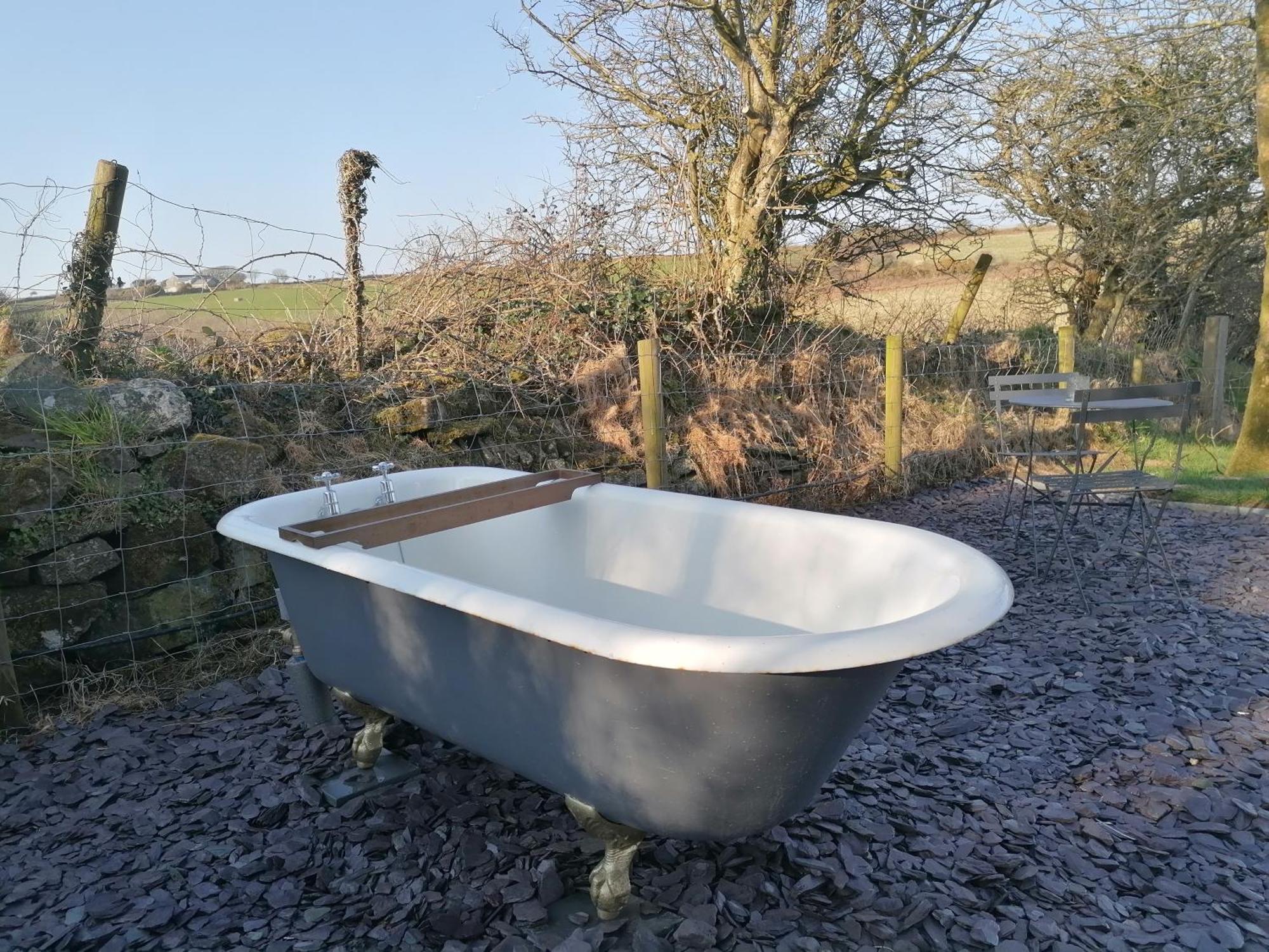 Luxury Shepherd'S Hut On Flower Farm With Outdoor Bath In Mid Cornwall Truro Buitenkant foto