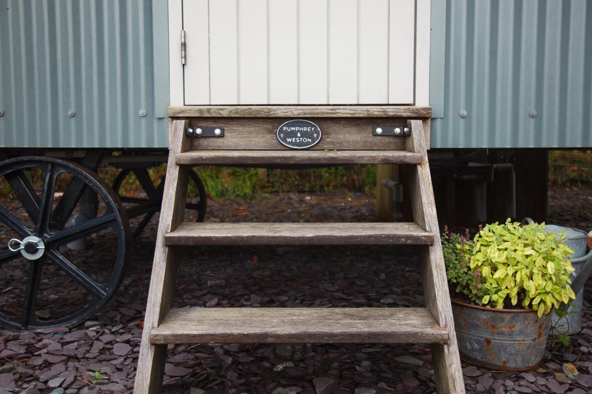 Luxury Shepherd'S Hut On Flower Farm With Outdoor Bath In Mid Cornwall Truro Buitenkant foto